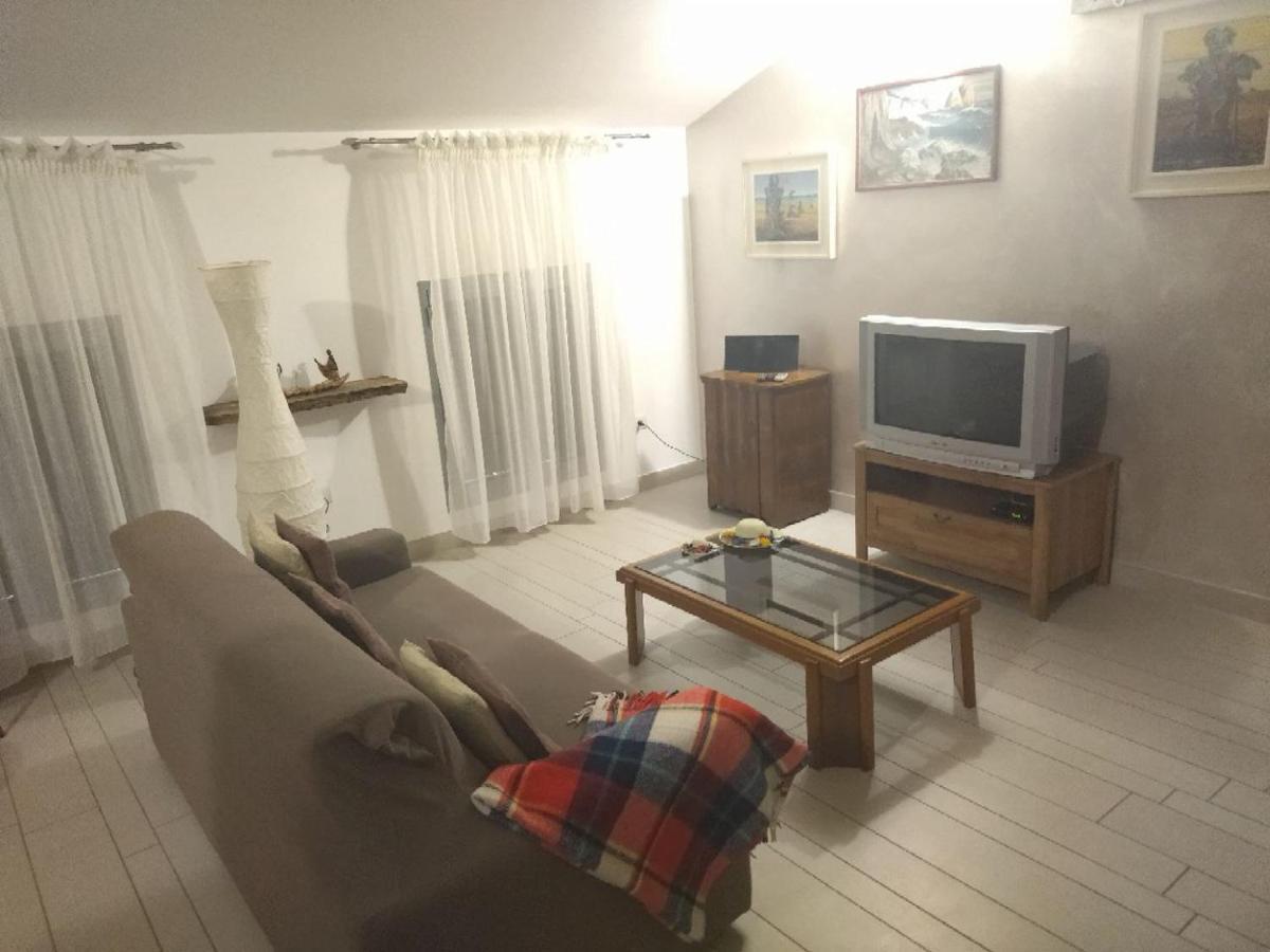 Room In Guest Room - Single Room Between Padua And Chioggia Brugine Bagian luar foto