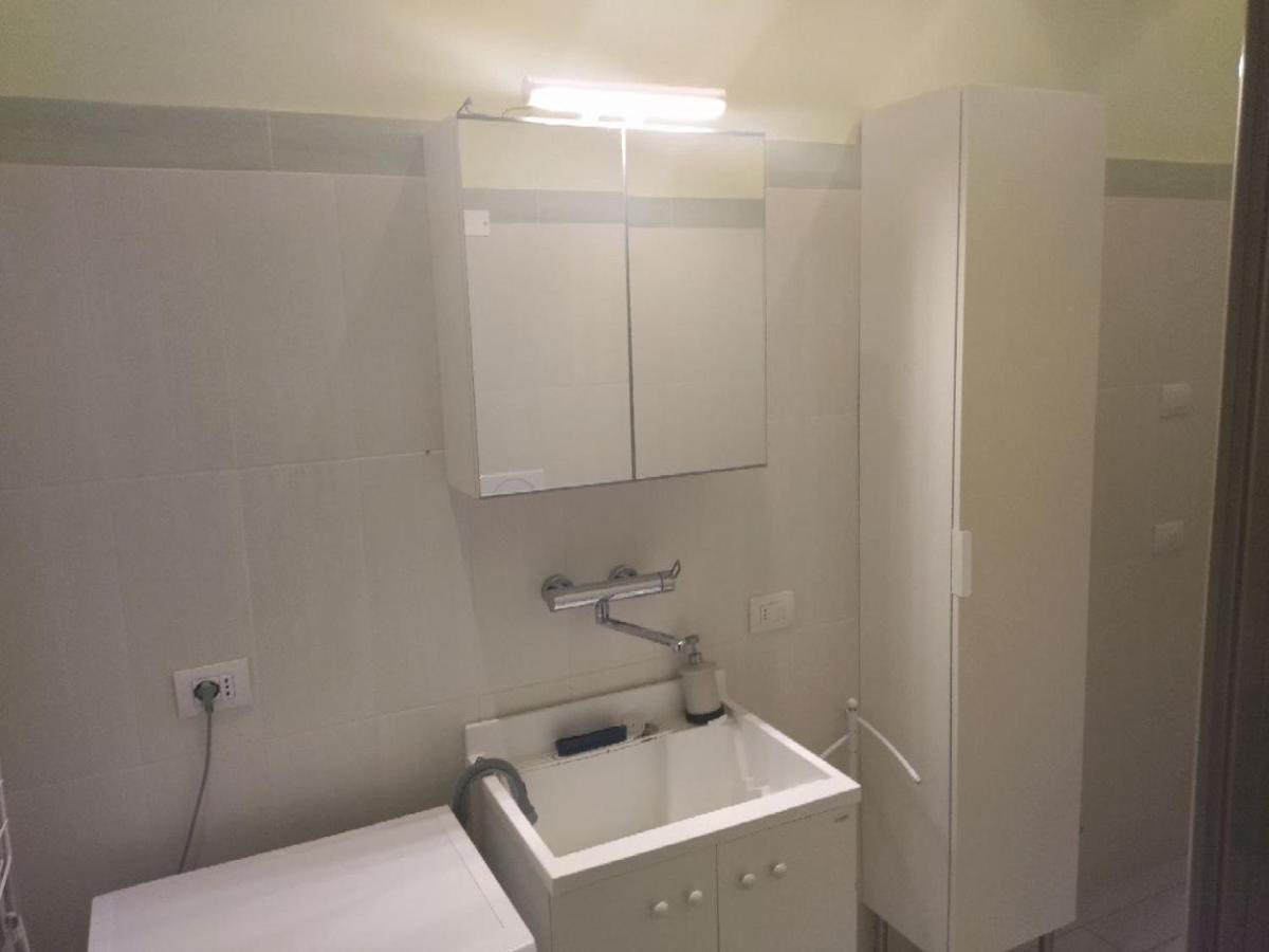 Room In Guest Room - Single Room Between Padua And Chioggia Brugine Bagian luar foto