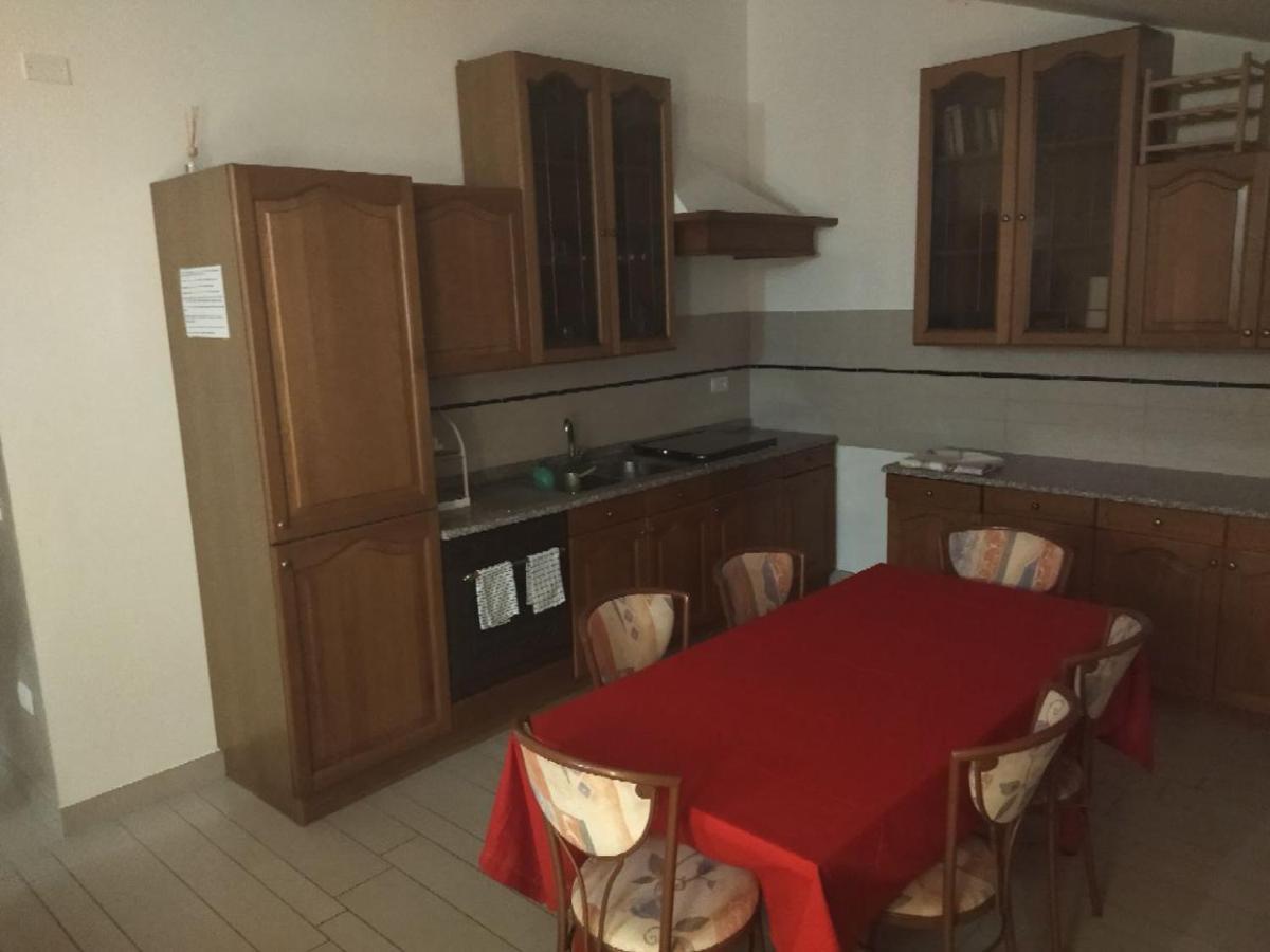 Room In Guest Room - Single Room Between Padua And Chioggia Brugine Bagian luar foto